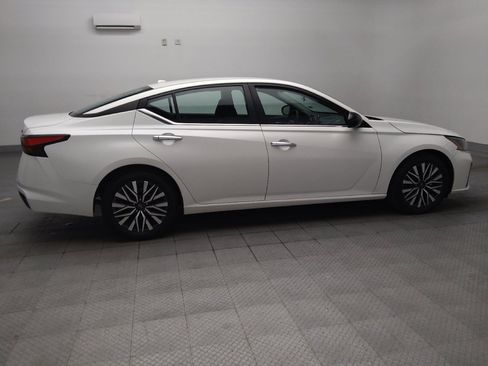 Used 2024 Nissan Altima 2.5 SV FWD image 10