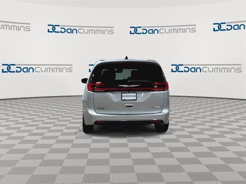 New 2026 Chrysler Pacifica Limited image 7