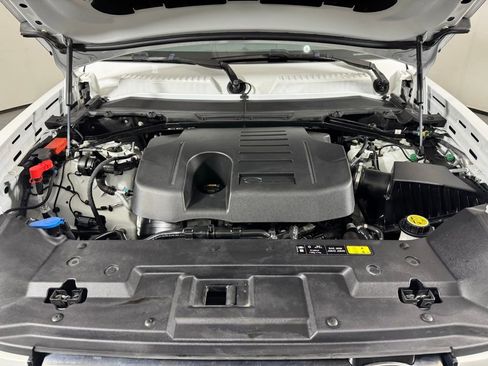 Used 2023 Land Rover Defender 130 SE image 32