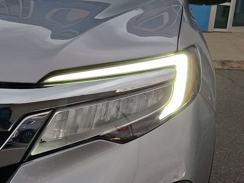 Used 2022 Honda Pilot Touring image 9