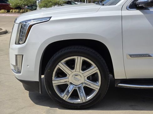 Used 2017 Cadillac Escalade Luxury RWD image 7