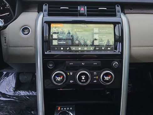 Used 2017 Land Rover Discovery HSE image 14