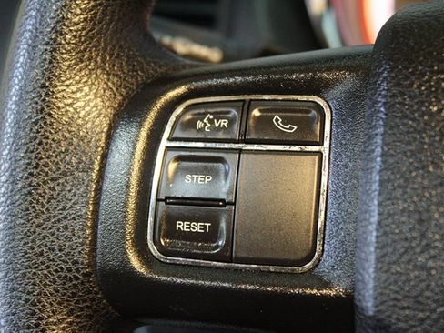 Used 2018 Dodge Grand Caravan SE w/ UConnect Hands-Free Group image 19