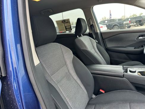 Used 2022 Nissan Rogue SV image 16