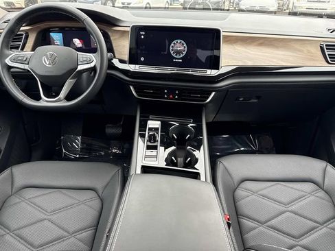Used 2025 Volkswagen Atlas SE image 20