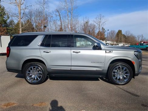 Used 2024 GMC Yukon Denali w/ Advanced Technology Package image 3