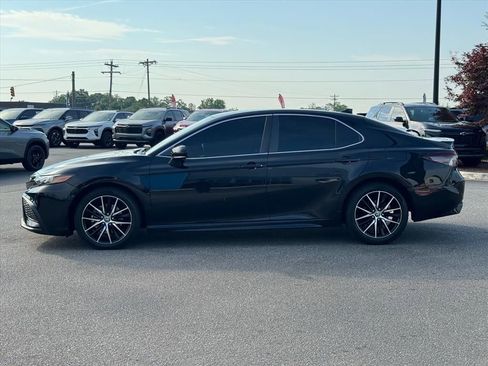 Used 2022 Toyota Camry SE FWD image 6