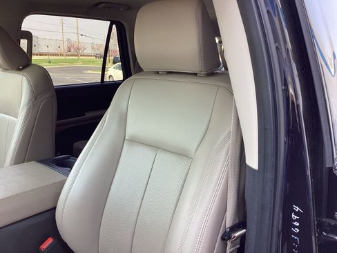 Used 2024 Ford Expedition Max XLT image 11