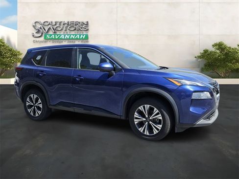 Used 2023 Nissan Rogue SV image 7