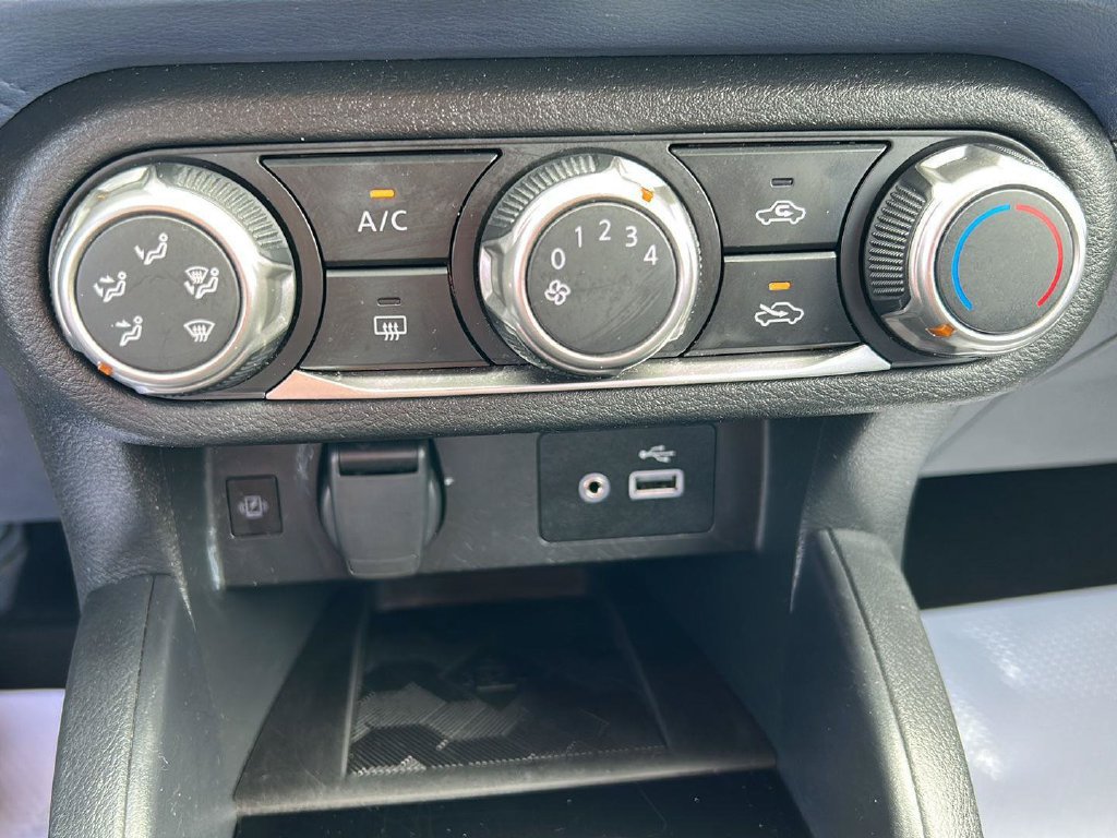 Used 2024 Nissan Versa SV FWD image 11