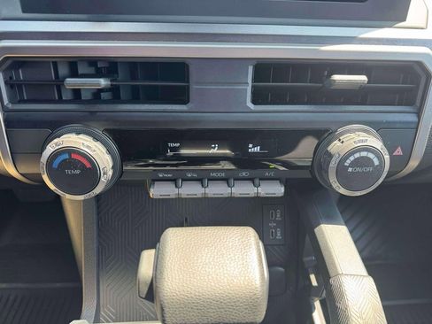 Used 2025 Toyota 4Runner SR5 AWD/4WD image 31