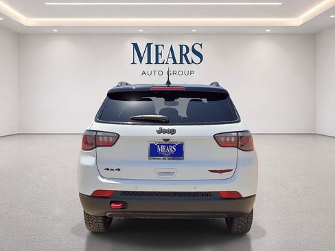 Used 2025 Jeep Compass Trailhawk AWD/4WD image 4