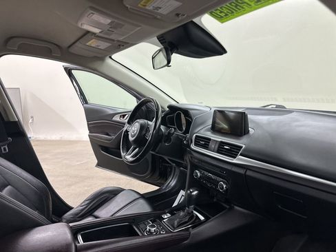 Used 2017 MAZDA MAZDA3 Touring image 18