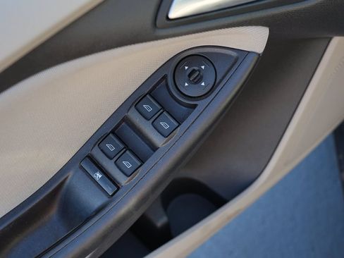 Used 2015 Ford Focus SE FWD image 16