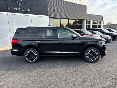Certified 2020 Lincoln Navigator Black Label w/ Cargo Convenience Package AWD/4WD image 8