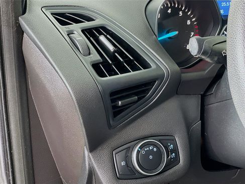 Used 2015 Ford Escape SE image 12