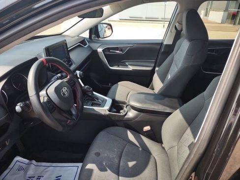 Used 2021 Toyota RAV4 XLE FWD image 11