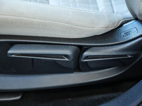 Used 2025 Honda HR-V LX image 26