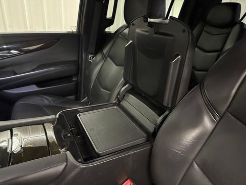 Used 2019 Cadillac Escalade ESV Platinum RWD image 42