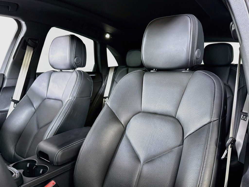 Certified 2026 Porsche Macan S AWD/4WD image 5