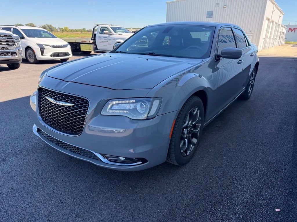Used 2017 Chrysler 300 S AWD/4WD image 4