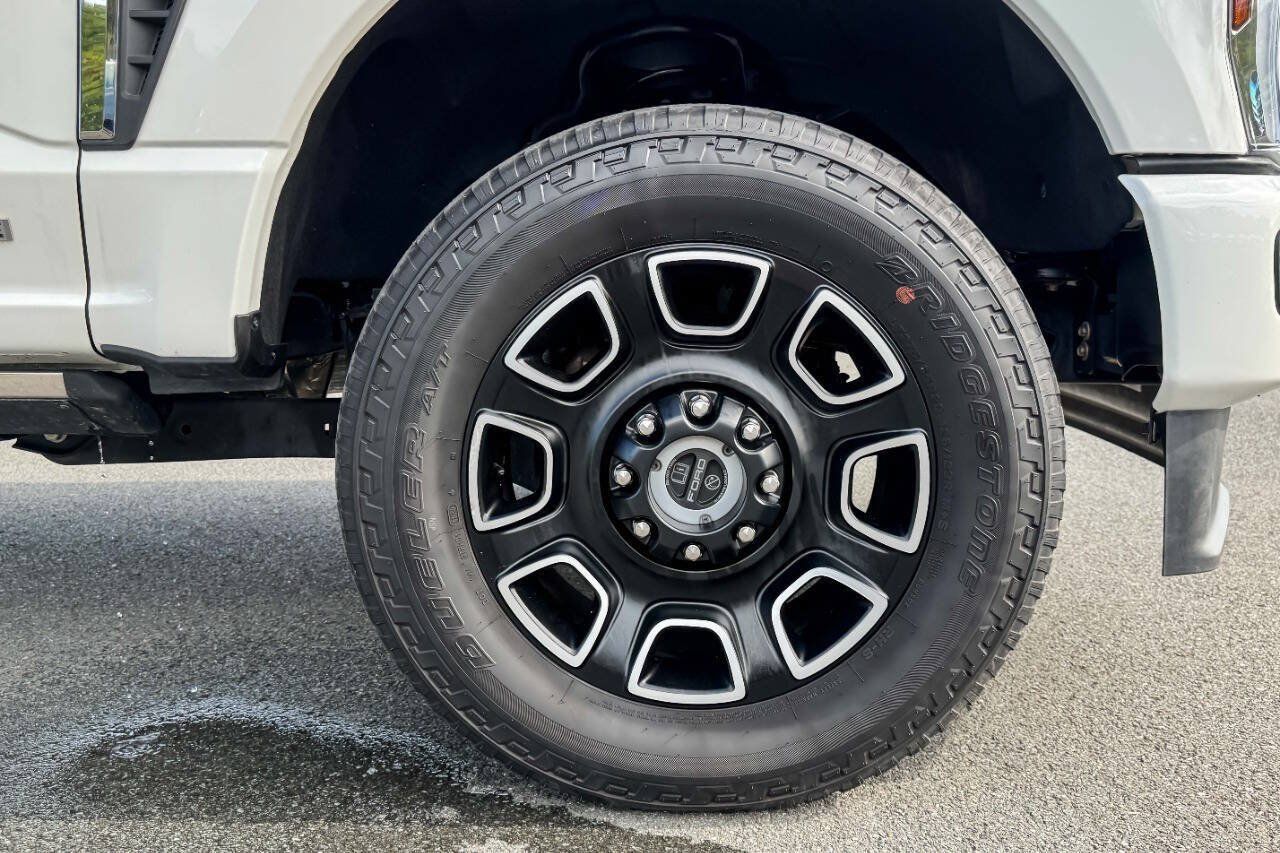Used 2024 Ford F250 Platinum w/ FX4 Off-Road Package AWD/4WD image 13