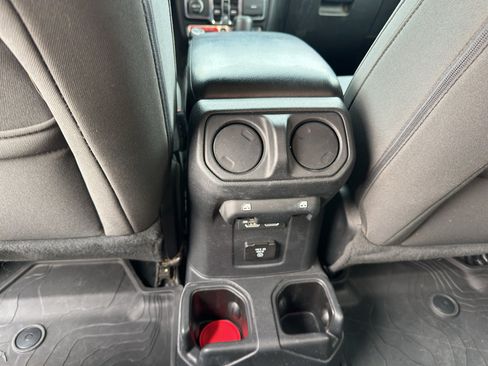 Used 2023 Jeep Gladiator Rubicon w/ Cold Weather Group AWD/4WD image 19