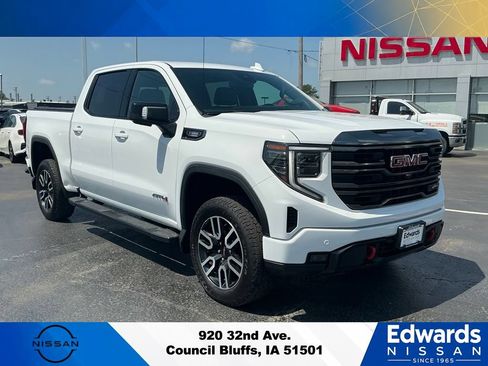 Used 2023 GMC Sierra 1500 AT4 w/ AT4 Preferred Package AWD/4WD image 2