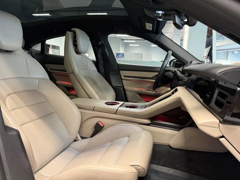 Used 2022 Porsche Taycan image 20