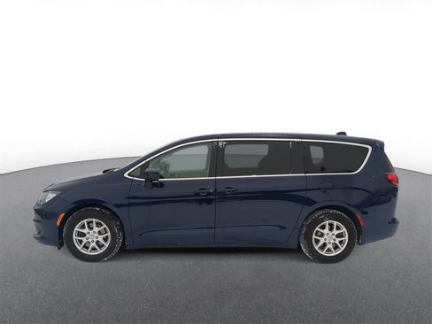 Used 2017 Chrysler Pacifica Touring image 5