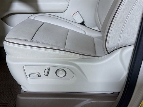 Used 2021 GMC Yukon Denali w/ Denali Premium Package image 18