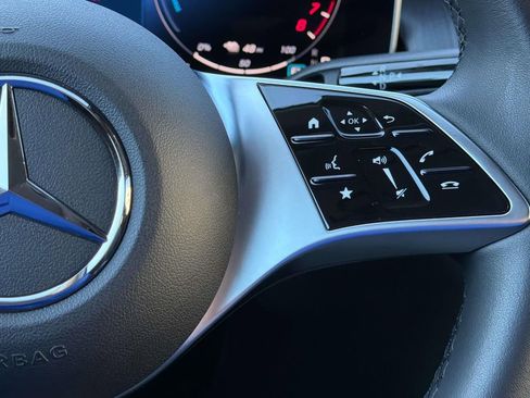 Used 2025 Mercedes-Benz GLC 350e 4MATIC image 11