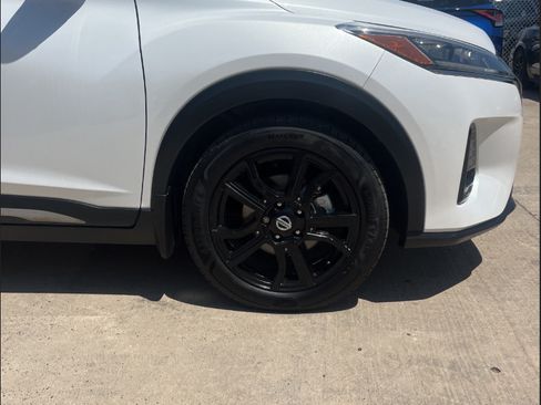 Used 2021 Nissan Kicks SR w/ SR Premium Package FWD image 20