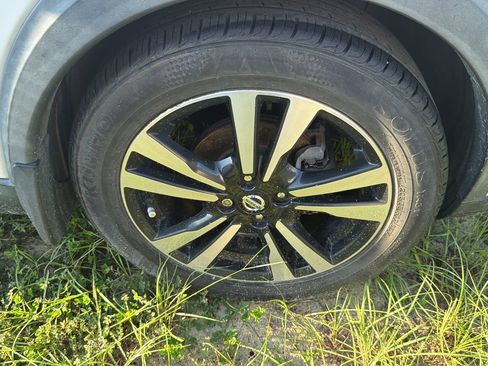 Used 2019 Nissan Kicks SV FWD image 25
