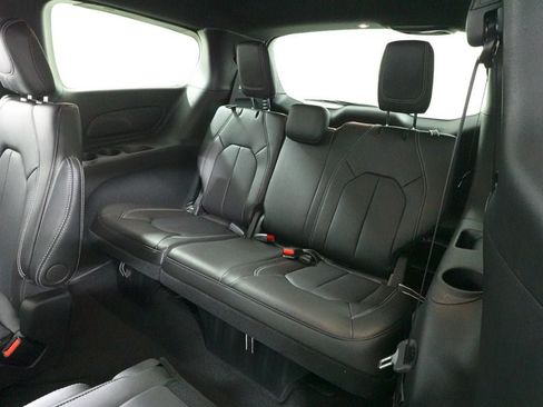 New 2027 Chrysler Pacifica Select FWD image 24
