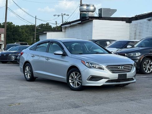 Used 2017 Hyundai Sonata SE FWD image 3