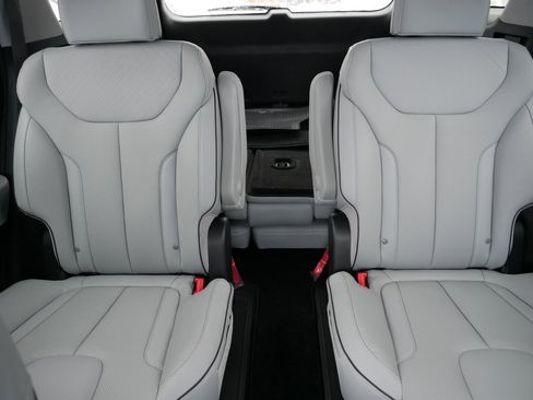 Certified 2025 Hyundai Palisade SEL image 13