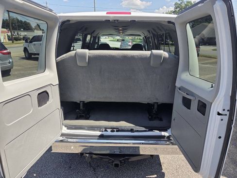 Used 2006 Ford E-350 and Econoline 350 XLT RWD image 14