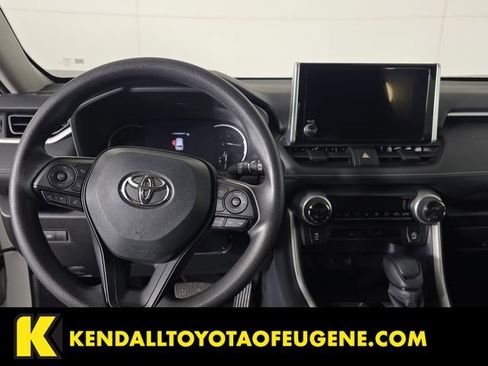 Used 2025 Toyota RAV4 XLE AWD/4WD image 9