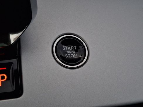 Used 2025 Land Rover Range Rover SE AWD/4WD image 18