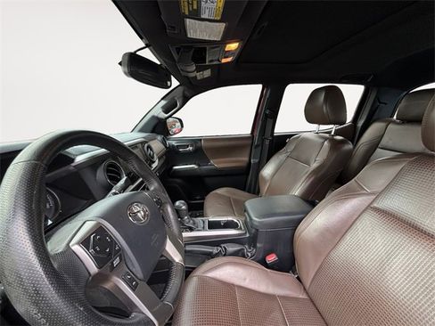 Used 2017 Toyota Tacoma Limited image 9
