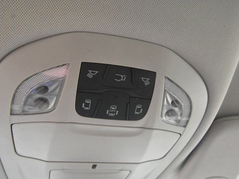 Used 2024 Chrysler Pacifica Touring-L image 22