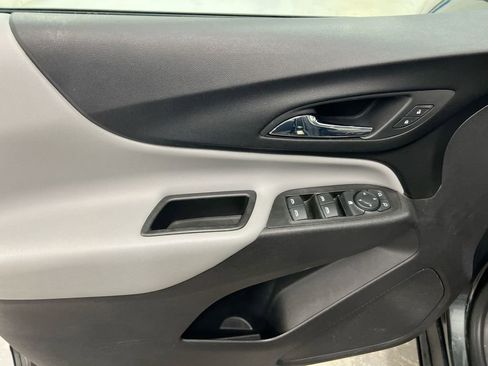 Used 2020 Chevrolet Equinox LS w/ LS Convenience Package FWD image 20