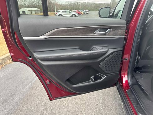 New 2025 Jeep Grand Cherokee L Limited image 15