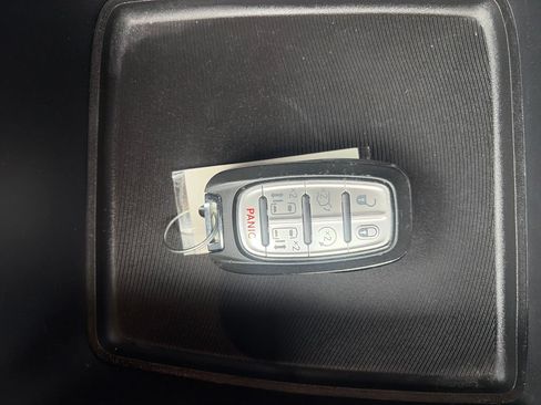 Used 2025 Chrysler Pacifica Select FWD image 28