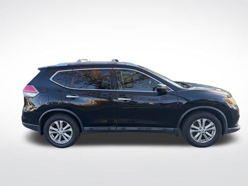 Used 2015 Nissan Rogue SV w/ SV Family Package image 4