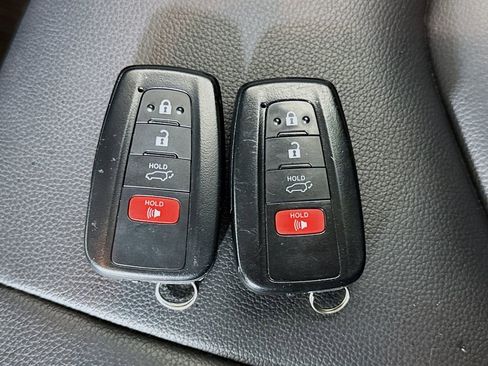 Used 2023 Toyota Highlander XLE AWD/4WD image 24