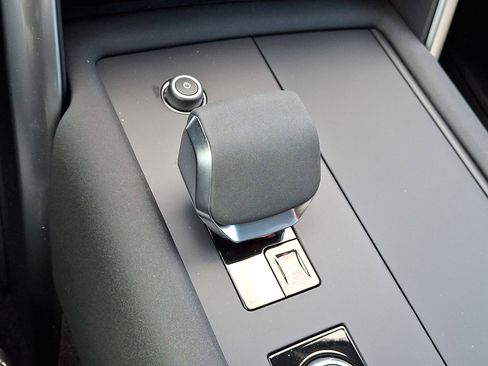 Used 2024 Land Rover Discovery Dynamic SE AWD/4WD image 26