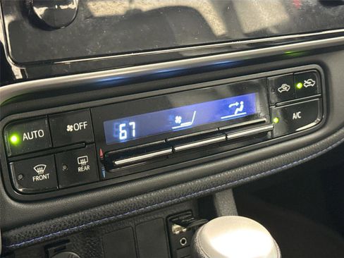 Used 2017 Toyota Corolla SE image 21