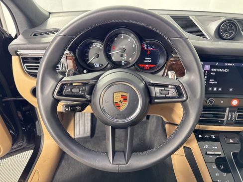 Certified 2026 Porsche Macan AWD/4WD image 18